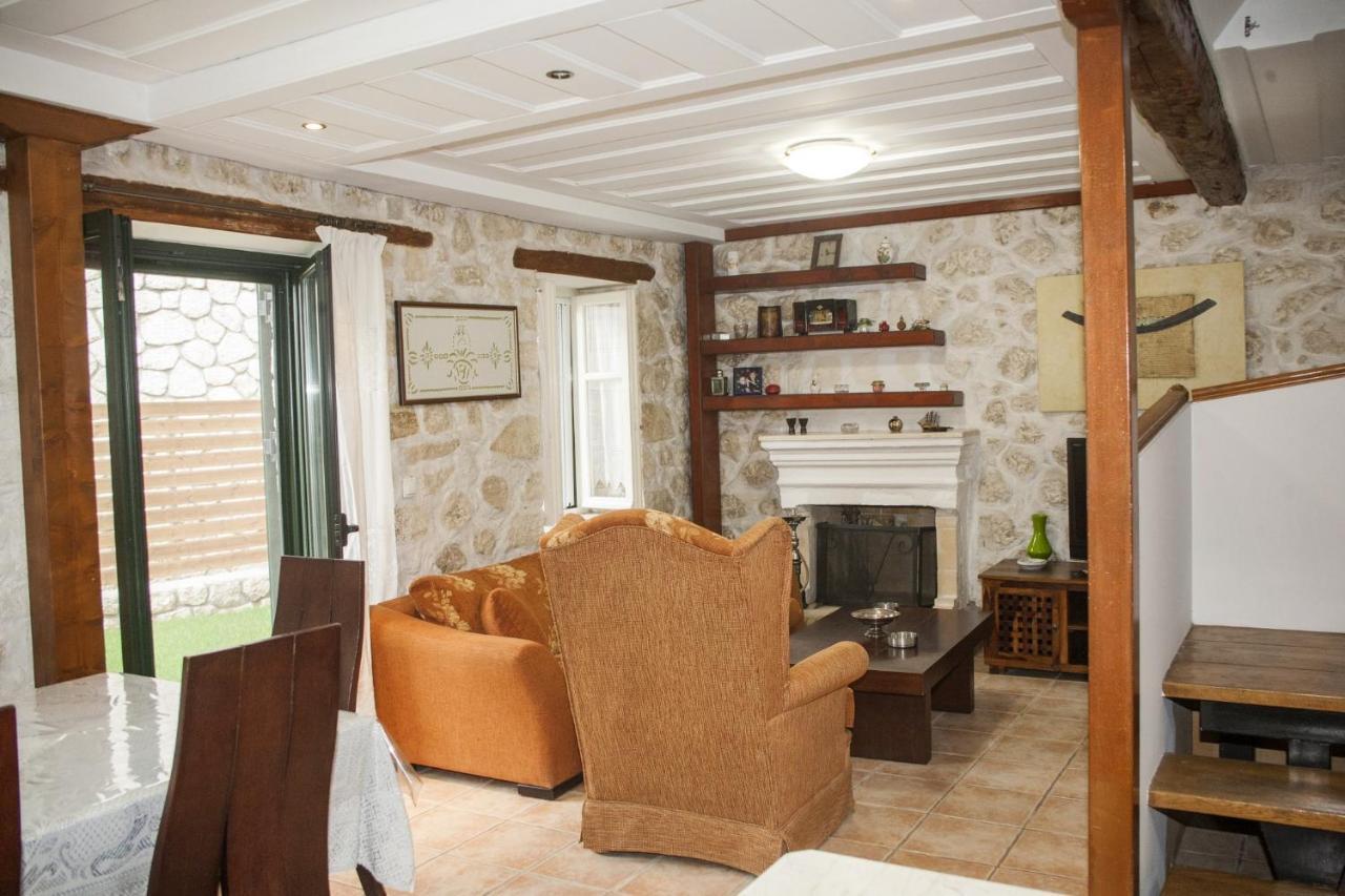 Villa Damiani Nikiana Bagian luar foto